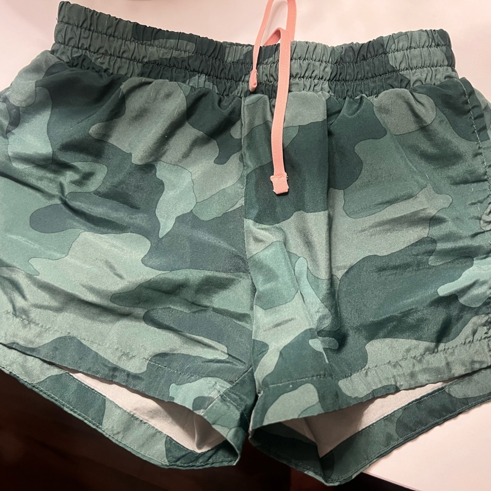 Old Navy Youth Active girls Camouflage drawstring shorts